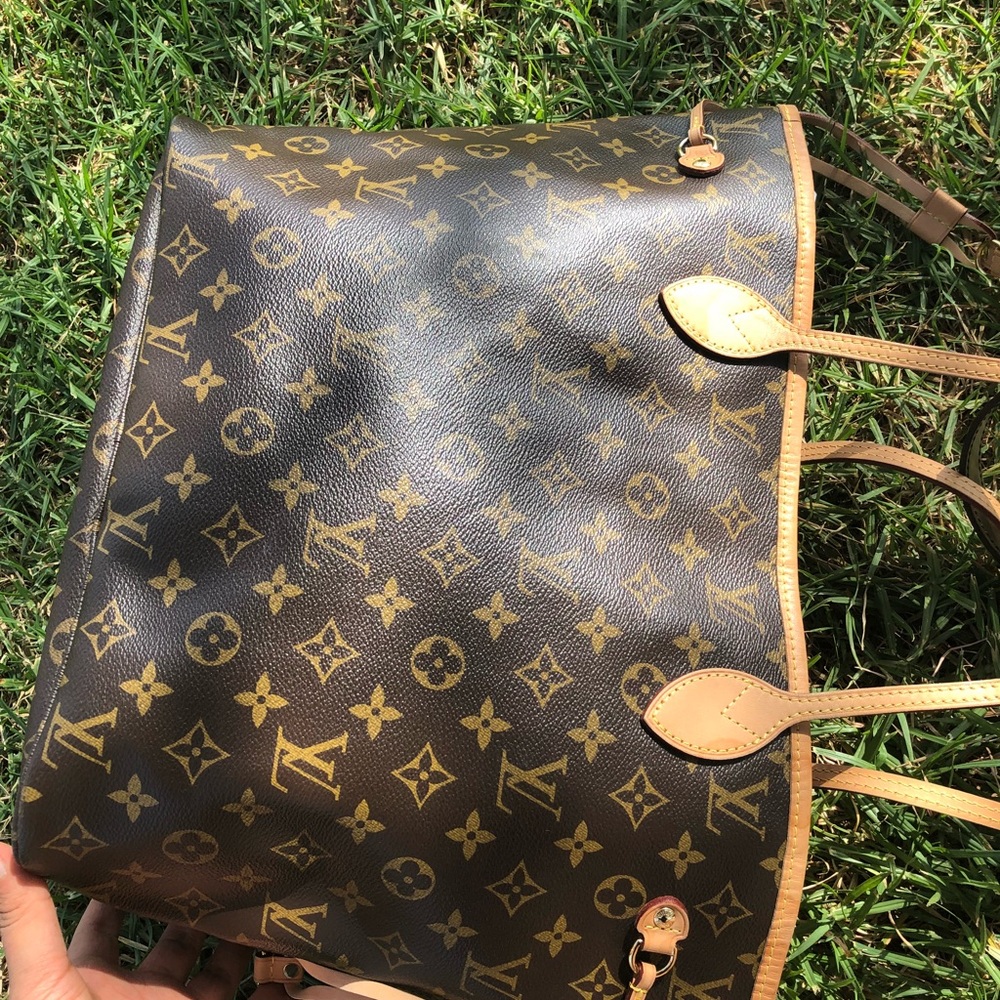 Louis Vuitton V Neverful MM - Picture 6 of 9